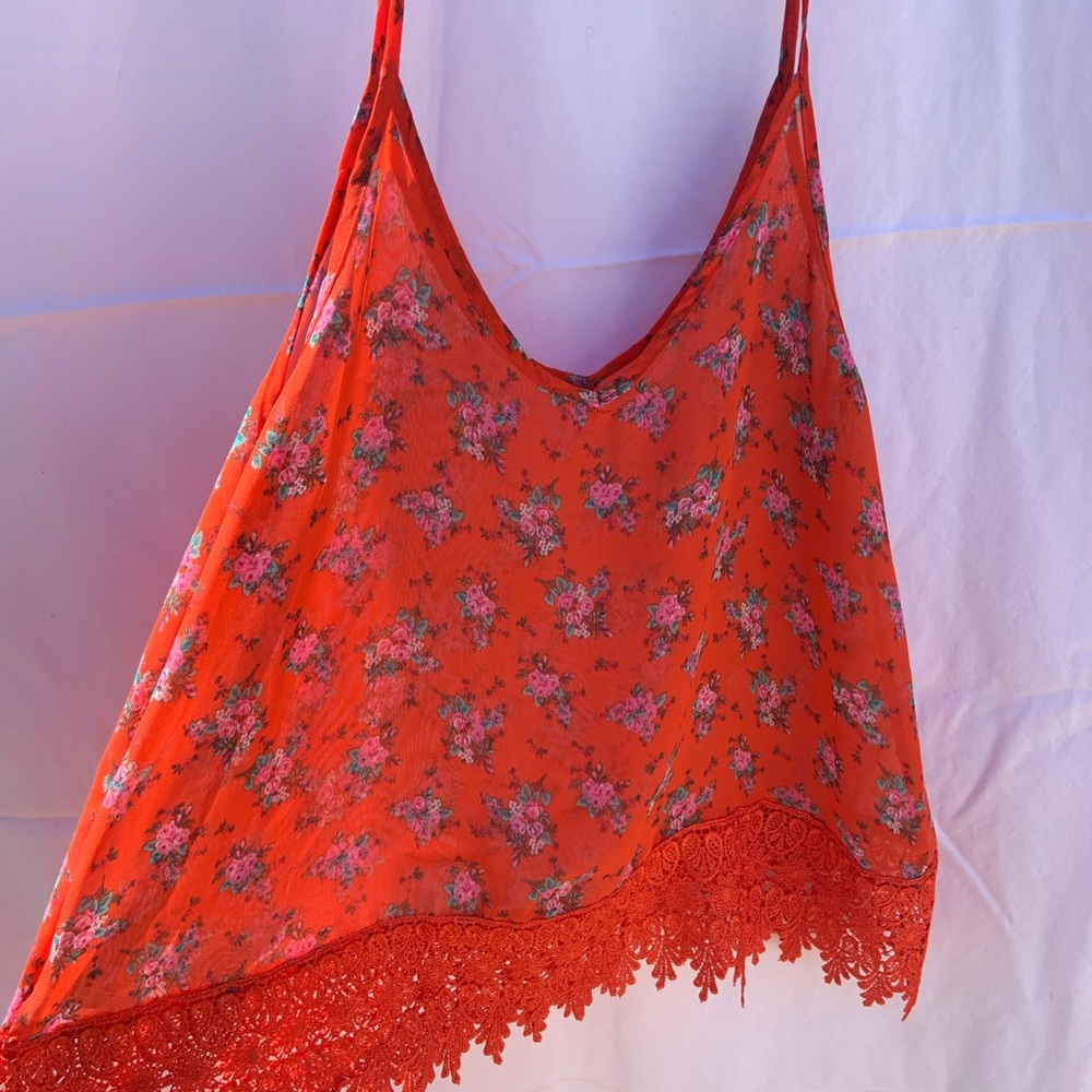 Red-orange flower tank w/lace; size small